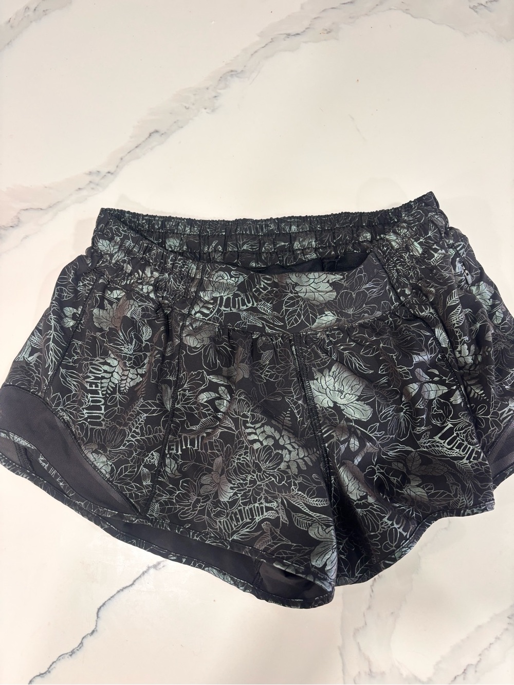 Women’s Black Floral size 8 Athletic Shorts